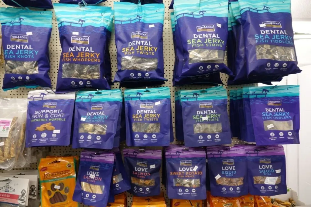 fish4dogs dog treats (medium)