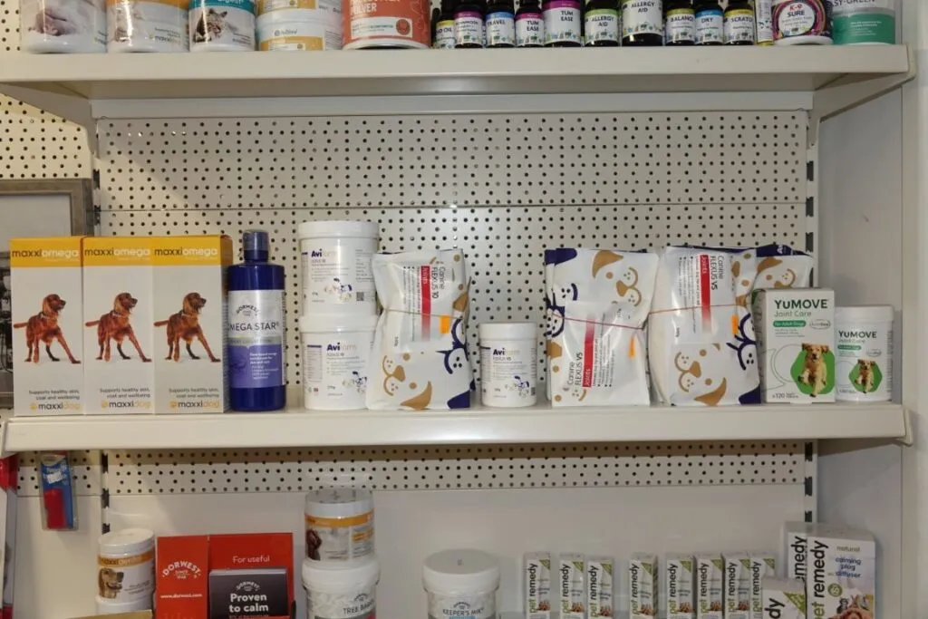 maxxidog and yumove dog supplements (medium)