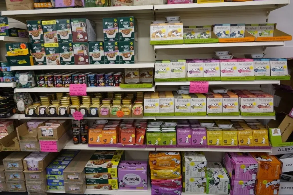 wet dog food display 2 (medium)