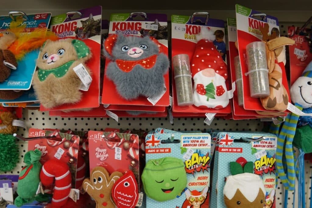 christmas gifts and toys for cats (7)