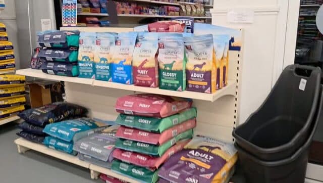 Those pesky elves have been moving things again 😂😂
#petshop #dogsofinstagram #petlovers