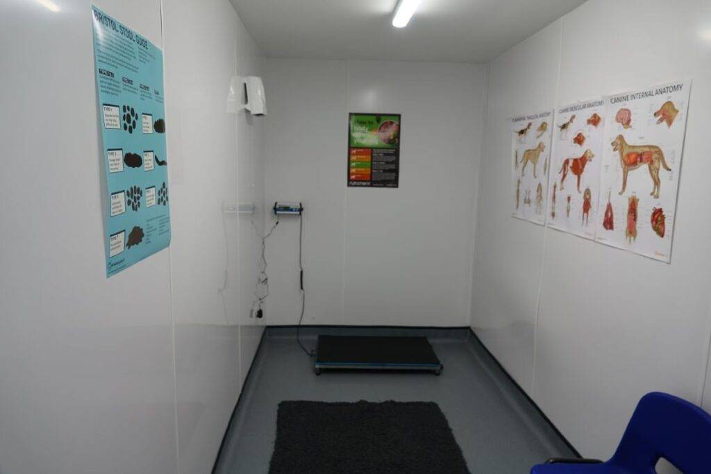 pet weighing and fitting room